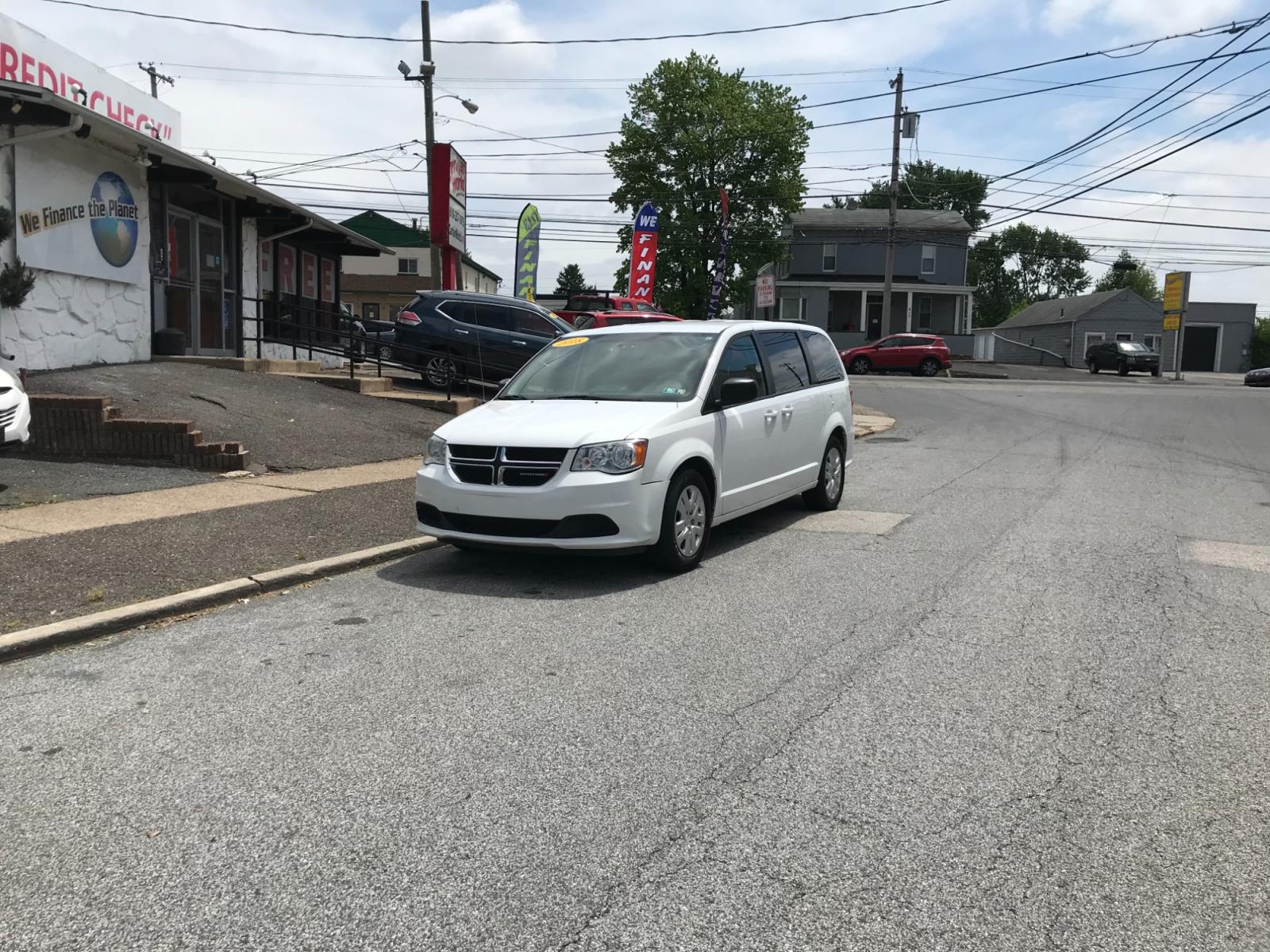 2018 White /Black Dodge Grand Caravan SE (2C4RDGBGXJR) with an 3.6 V6 engine, Automatic transmission, located at 577 Chester Pike, Prospect Park, PA, 19076, (610) 237-1015, 39.886154, -75.302338 - 2018 Dodge Grand Caravan Cargo: Set up for cargo area in back, backup camera, new PA inspection, FLEET MAINTAINED, runs LIKE NEW! This vehicle comes inspected and has been given a bumper to bumper safety check. It is very clean, reliable, and well maintained. We offer a unique pay plan that is kn - Photo #1